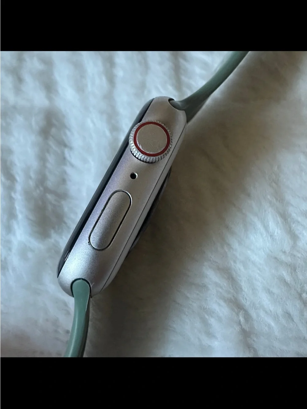 Apple SE Smartwatch with Green Silicone Band
